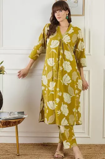 Women Floral Printed Pleated Pure Cotton Kurta with Trousers