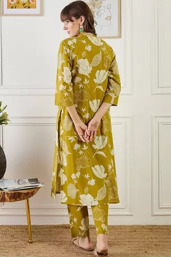 Women Floral Printed Pleated Pure Cotton Kurta with Trousers