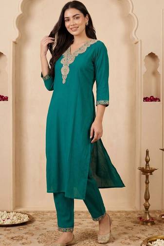 Women Ethnic Motifs Embroidered Regular Thread Work Kurta with Trousers