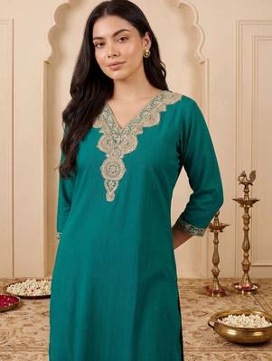 Women Ethnic Motifs Embroidered Regular Thread Work Kurta with Trousers 2