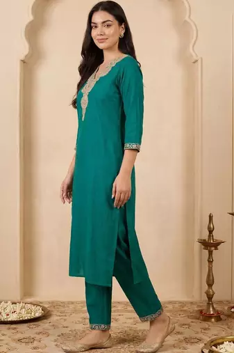 Women Ethnic Motifs Embroidered Regular Thread Work Kurta with Trousers