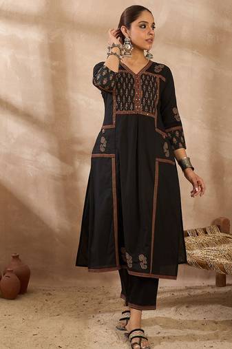 Women Ethnic Motifs Embroidered Pleated Sequinned  Cotton Kurta with Trousers