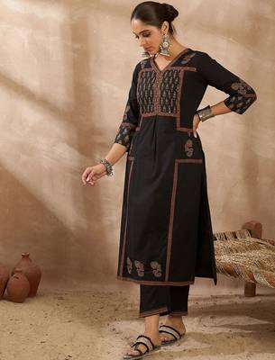 Women Ethnic Motifs Embroidered Pleated Sequinned Pure Cotton Kurta with Trousers 4