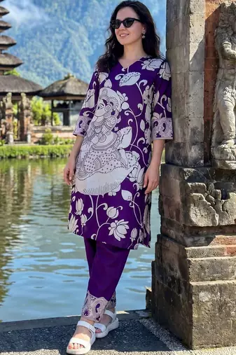Women Floral Printed Regular Pure Cotton Kurta with Trousers