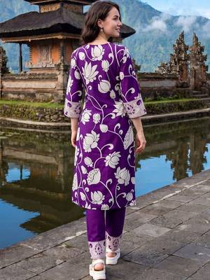 Women Floral Printed Regular Pure Cotton Kurta with Trousers 4