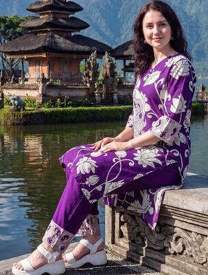 Women Floral Printed Regular Pure Cotton Kurta with Trousers 5