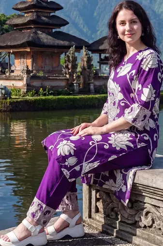 Women Floral Printed Regular Pure Cotton Kurta with Trousers