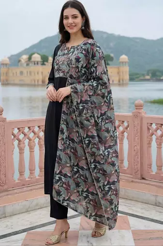 Women Floral Embroidered Regular Thread Work Kurta with Trousers & With Dupatta