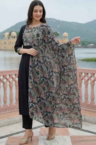 Women Floral Embroidered Regular Thread Work Kurta with Trousers & With Dupatta