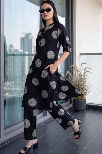 Women Printed Regular Kurta with Trousers