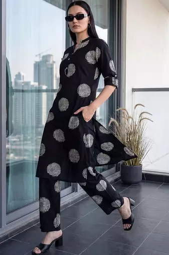 Women Printed Regular Kurta with Trousers