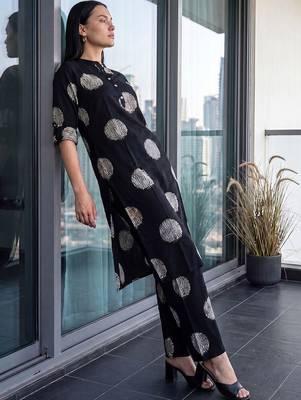 Women Printed Regular Kurta with Trousers 3