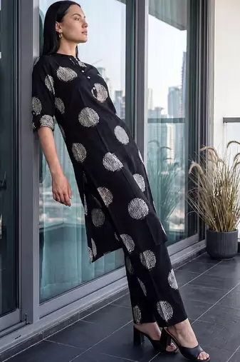 Women Printed Regular Kurta with Trousers