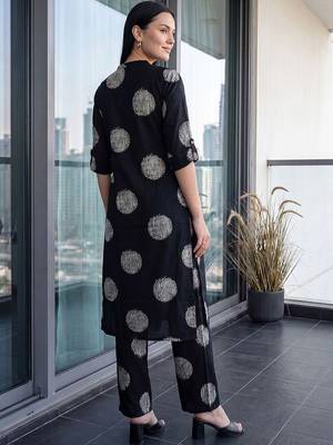 Women Printed Regular Kurta with Trousers 4