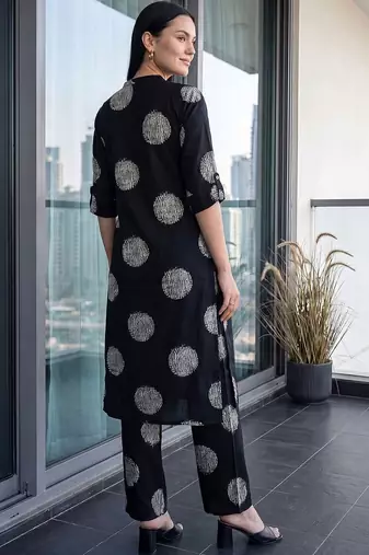 Women Printed Regular Kurta with Trousers