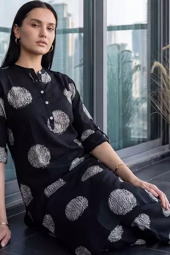 Women Printed Regular Kurta with Trousers