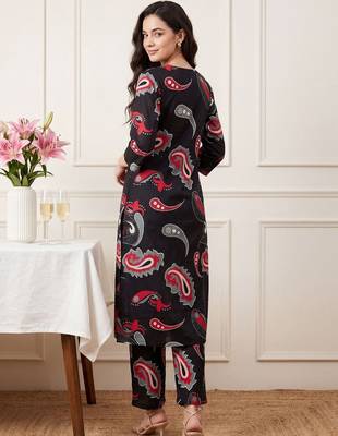 Women Paisley Printed Regular Thread Work Pure Cotton Kurta with Palazzos 4