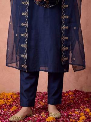 Women Ethnic Motifs Embroidered Regular Thread Work Kurta with Trousers & With Dupatta 2