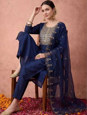 Women Ethnic Motifs Embroidered Regular Thread Work Kurta with Trousers & With Dupatta 3