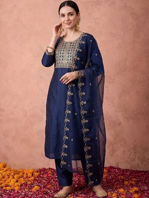 Women Ethnic Motifs Embroidered Regular Thread Work Kurta with Trousers & With Dupatta 4
