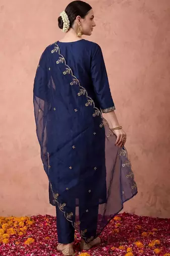 Women Ethnic Motifs Embroidered Regular Thread Work Kurta with Trousers & With Dupatta