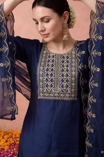 Women Ethnic Motifs Embroidered Regular Thread Work Kurta with Trousers & With Dupatta
