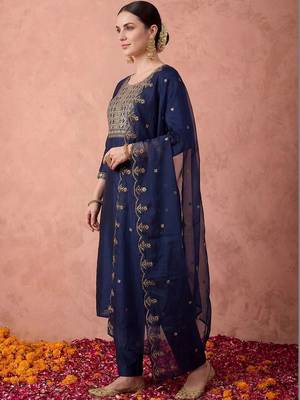 Women Ethnic Motifs Embroidered Regular Thread Work Kurta with Trousers & With Dupatta 7