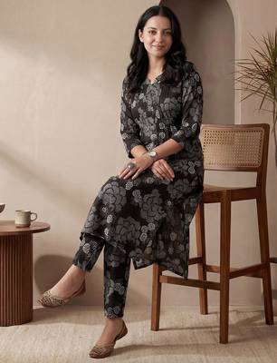 Women Floral Printed Regular Pure Cotton Kurta with Trousers 1