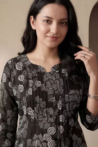 Women Floral Printed Regular Pure Cotton Kurta with Trousers