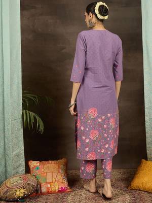 Floral Printed Notch Neck Pure Cotton Straight Kurta With Trousers 6