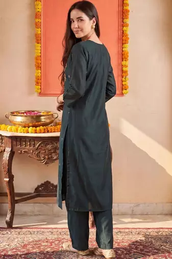 Women Floral Embroidered Regular Thread Work Kurta With Trousers & Dupatta