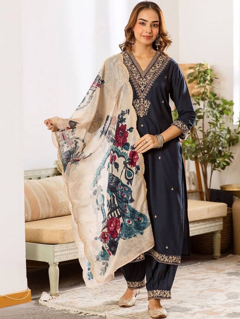 Women Ethnic Motifs Embroidered Regular Thread Work Kurta with Harem Pants & With Dupatta