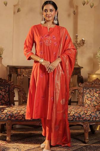 Women Floral Embroidered Regular Thread Work Kurta with Trousers & With Dupatta