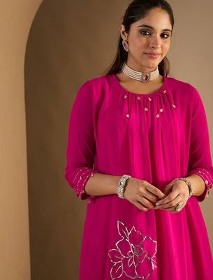 Women Floral Printed A-Line Kurta with Trousers 2