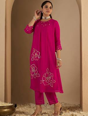 Women Floral Printed A-Line Kurta with Trousers 5