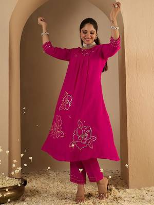 Women Floral Printed A-Line Kurta with Trousers 7