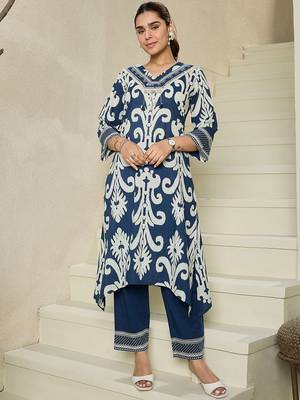 Floral Printed V-Neck Pure Cotton Kurta with Trousers 1