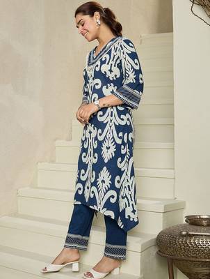 Floral Printed V-Neck Pure Cotton Kurta with Trousers 4