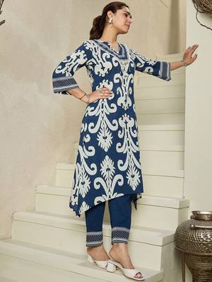 Floral Printed V-Neck Pure Cotton Kurta with Trousers 6