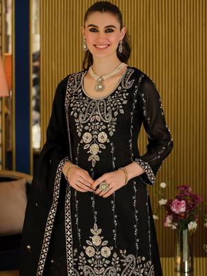 Women Paisley Embroidered Regular Beads and Stones Kurta with Palazzos & With Dupatta 4