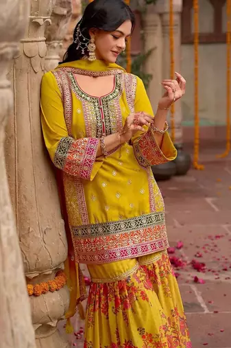 Women Floral Embroidered Regular Kurta with Sharara & With Dupatta