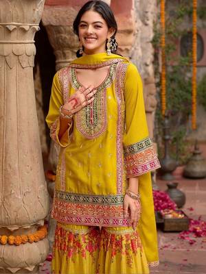 Women Floral Embroidered Regular Kurta with Sharara & With Dupatta 3