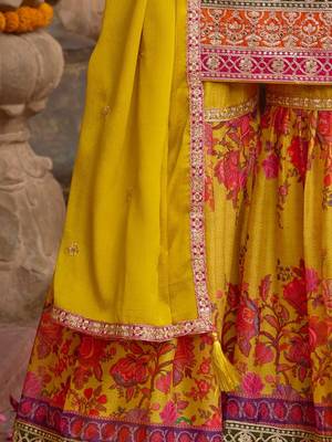 Women Floral Embroidered Regular Kurta with Sharara & With Dupatta 5