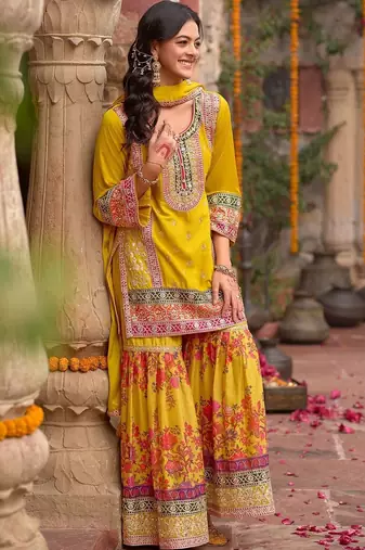 Women Floral Embroidered Regular Kurta with Sharara & With Dupatta