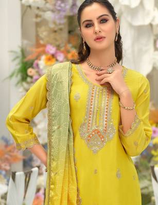 Women Ethnic Motifs Embroidered Regular Sequinned Kurta with Sharara & With Dupatta 3