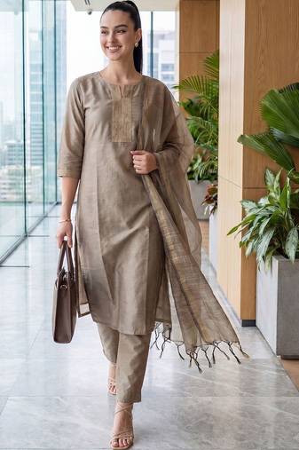 Women Ethnic Motifs Embroidered Regular Thread Work Kurta with Trousers & With Dupatta