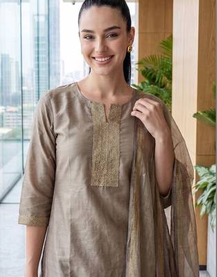 Women Ethnic Motifs Embroidered Regular Thread Work Kurta with Trousers & With Dupatta 2