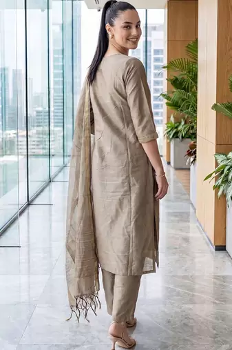 Women Ethnic Motifs Embroidered Regular Thread Work Kurta with Trousers & With Dupatta