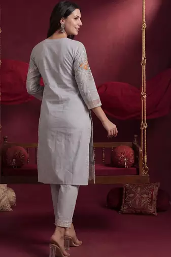 Women Floral Embroidered Regular Thread Work Pure Cotton Kurta with Trousers & With Dupatta
