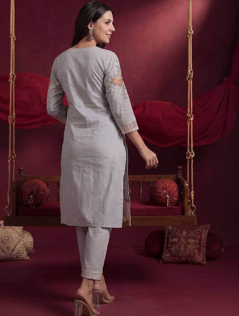 Women Floral Embroidered Regular Thread Work Pure Cotton Kurta with Trousers & With Dupatta